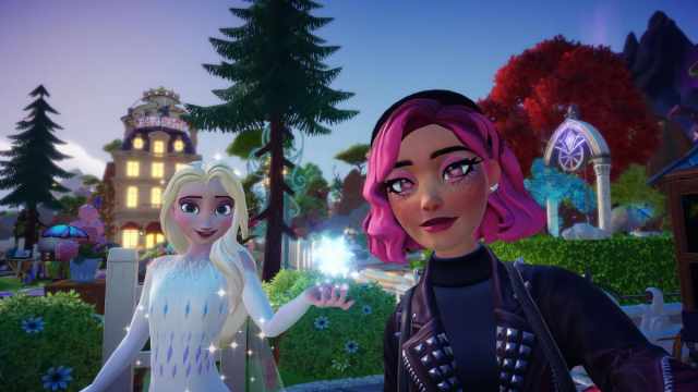 The player taking a picture with Elsa using ice magic in Disney Dreamlight Valley.
