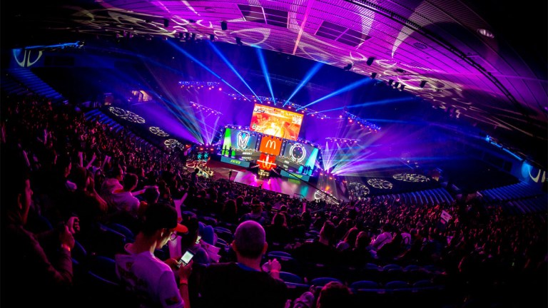 A crowd cheers at DreamHack Melbourne for the LCO finals featuring Mindfreak and ORDER.