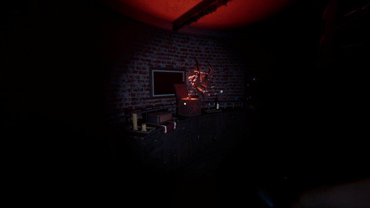 a krampus box on a counter in the dining room in phasmophobia.