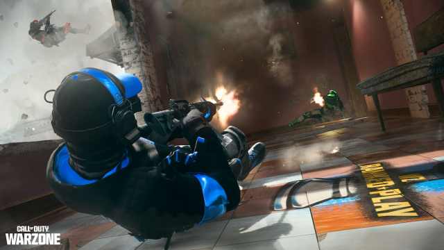 Warzone Ranked Play backwards diving and shooting