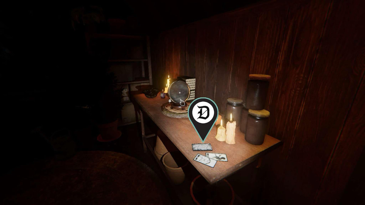 Tarot Cards on a table in the attic of Bleasdale Farmhouse in Phasmophobia.
