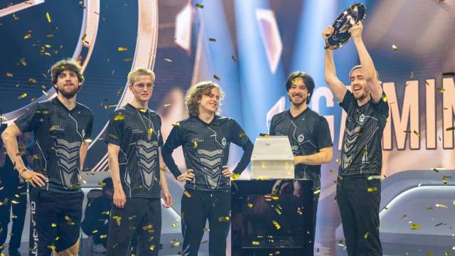 image featuring the Dota 2 team of Gaimin Gladiators after winning the EWC 2024.