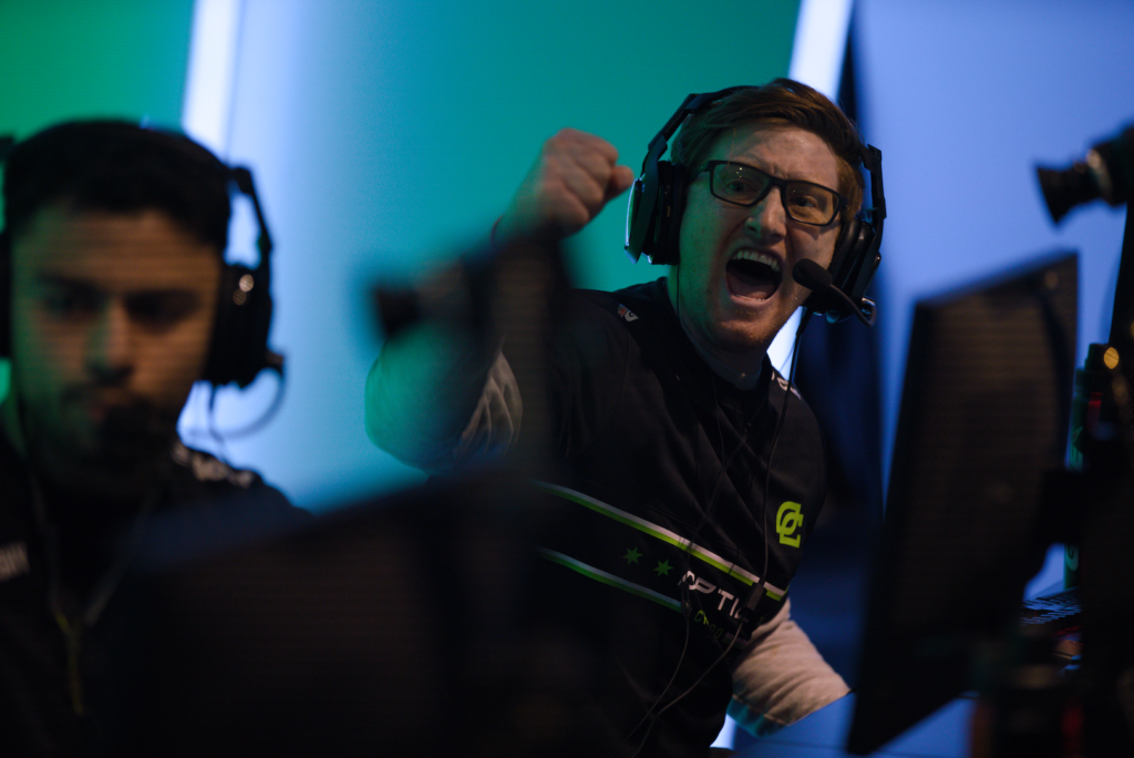 Scump celebrating at a CoD event.