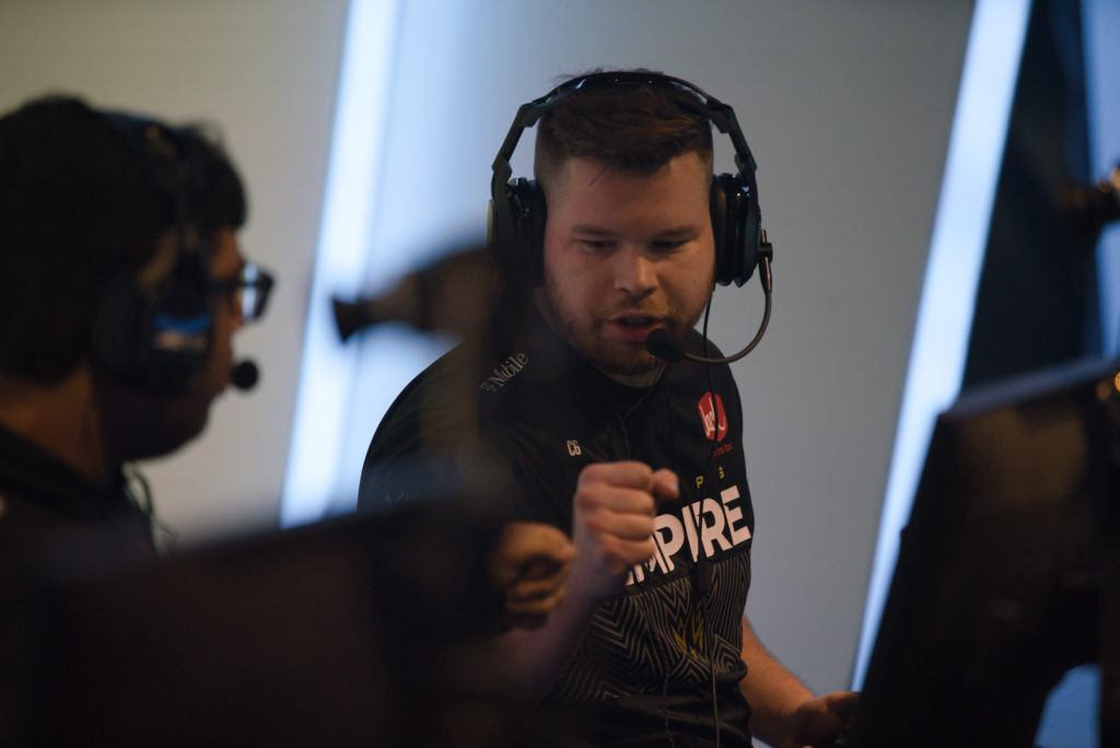 Crimsix fist bumping iLLeY.